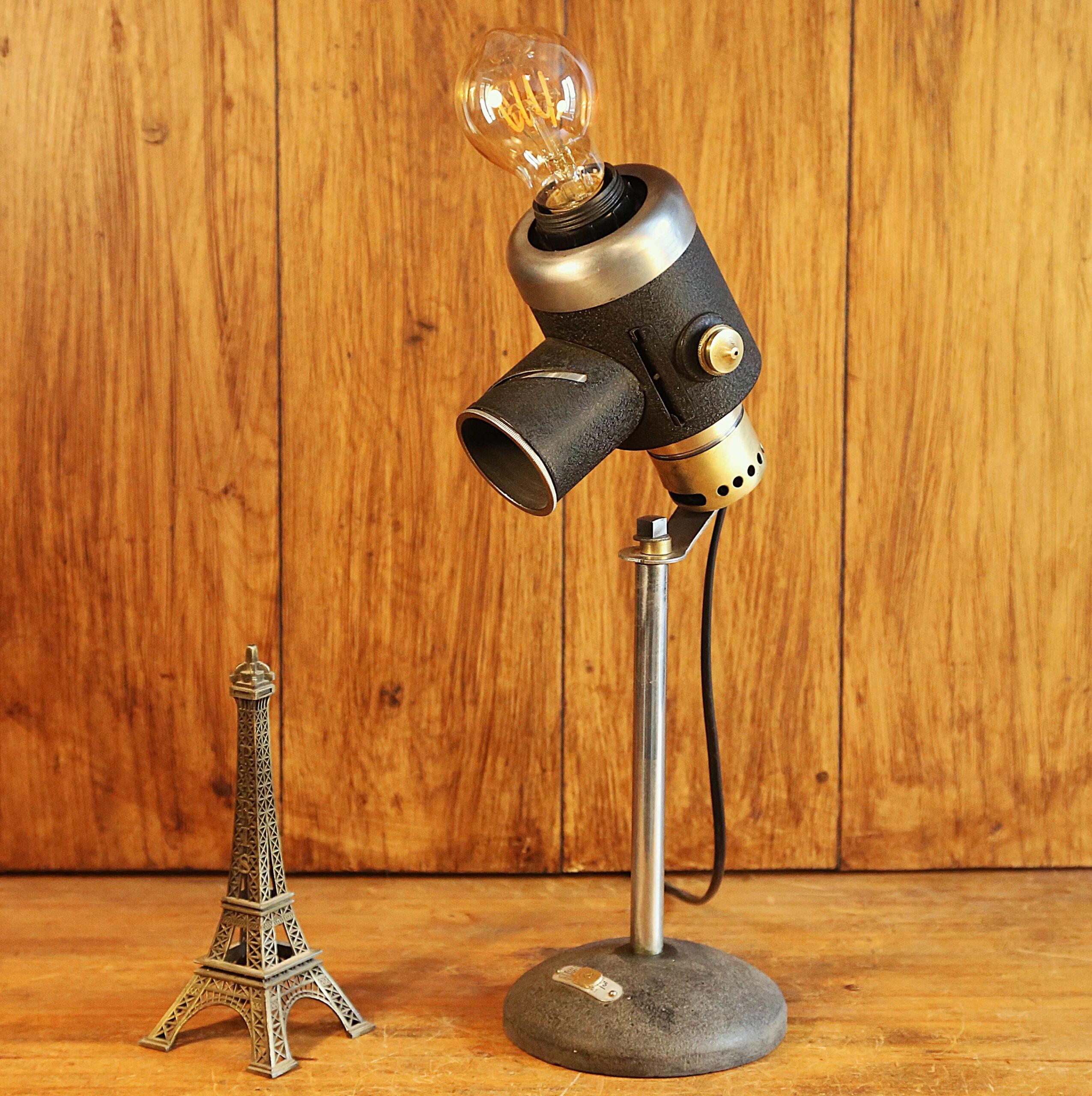 Ancien objet scientifique détourné en lampe unique – Image 5