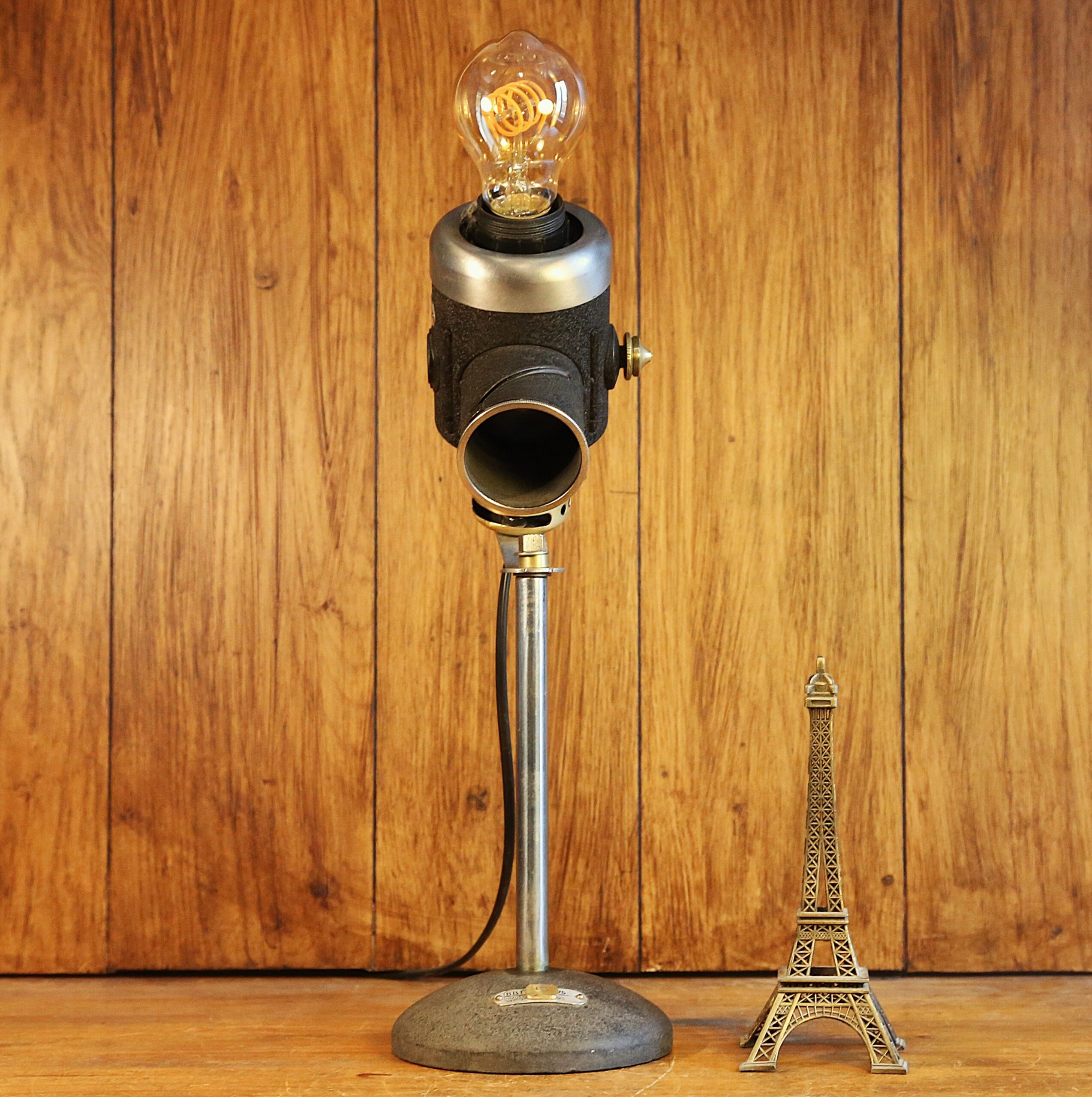 Ancien objet scientifique détourné en lampe unique – Image 9