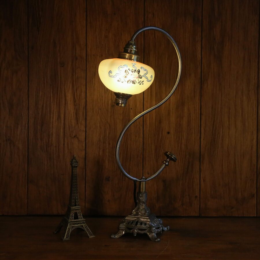 Création artisanale unique lampe à pétrole