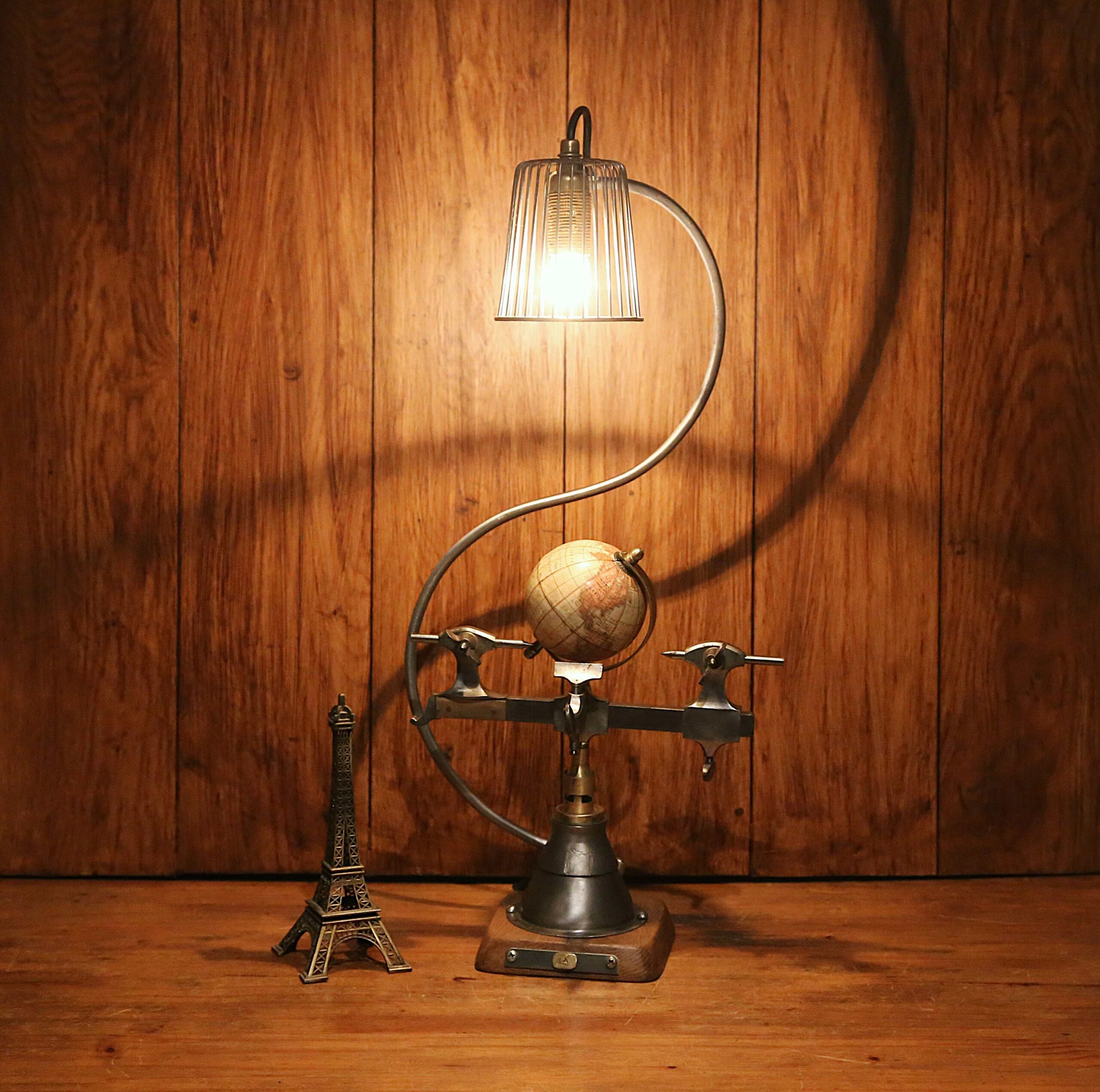 Création artisanale unique lampe tour d'horloger