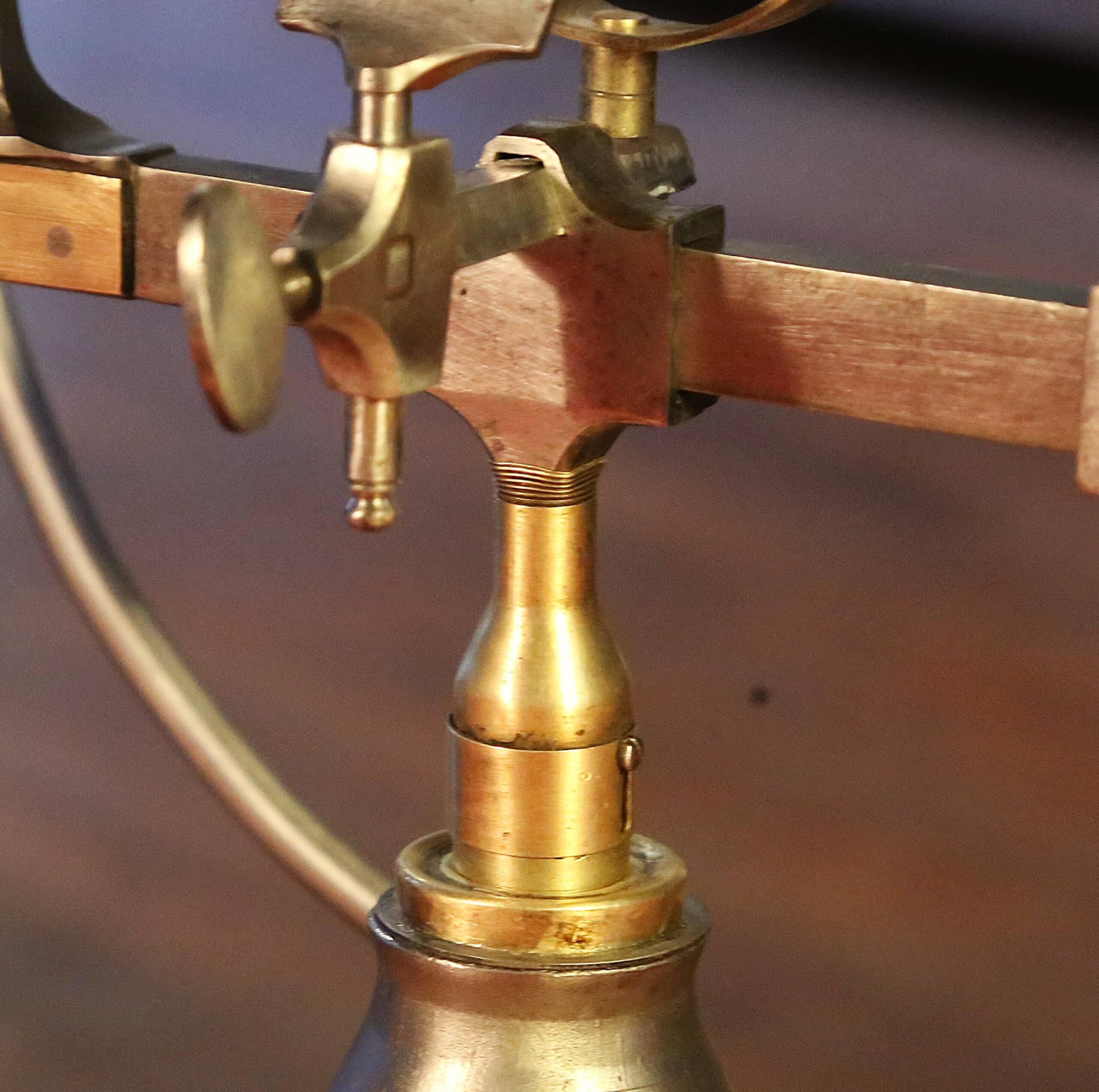 Création artisanale unique lampe tour d'horloger – Image 8