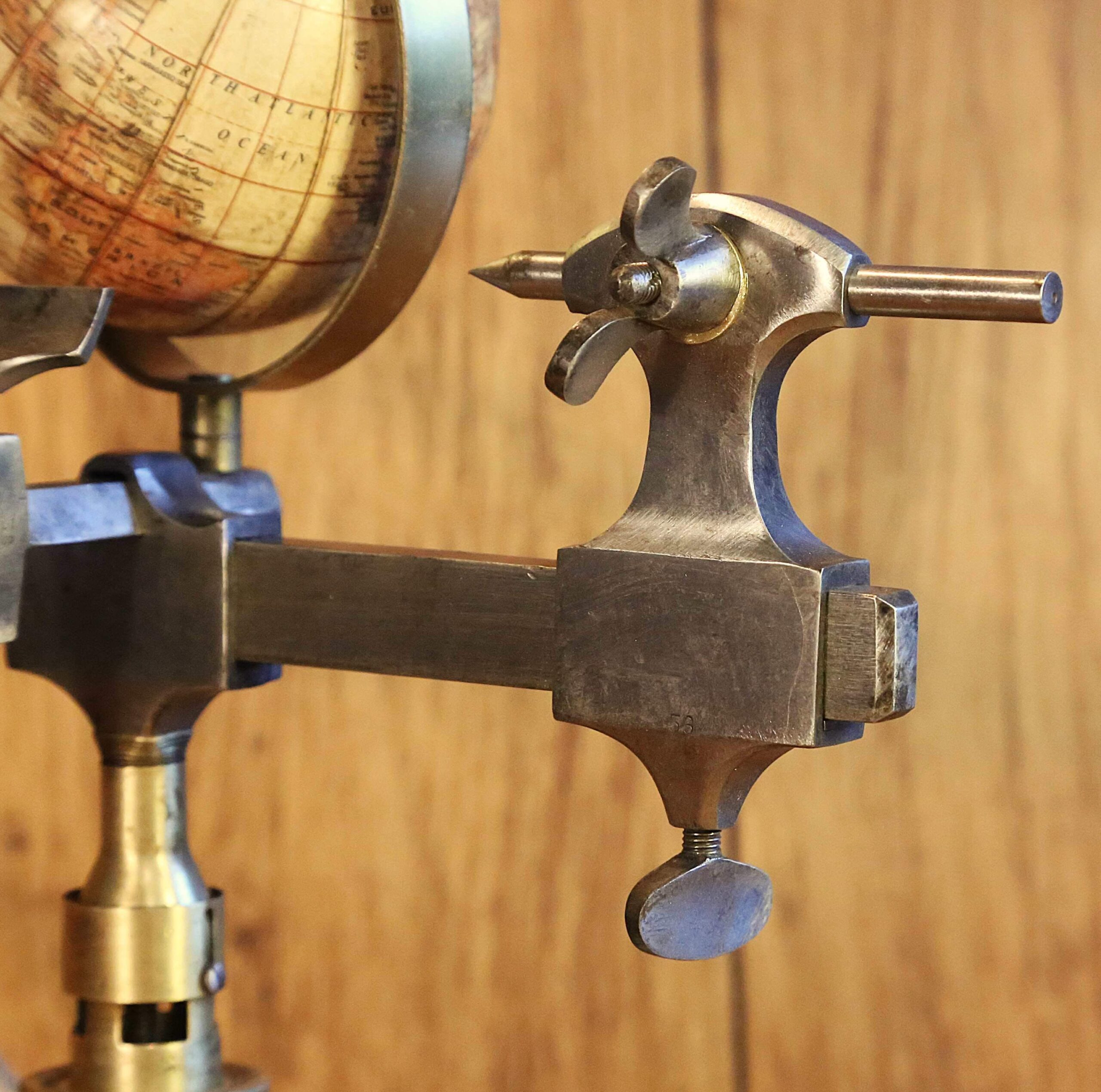 Création artisanale unique lampe tour d'horloger – Image 3