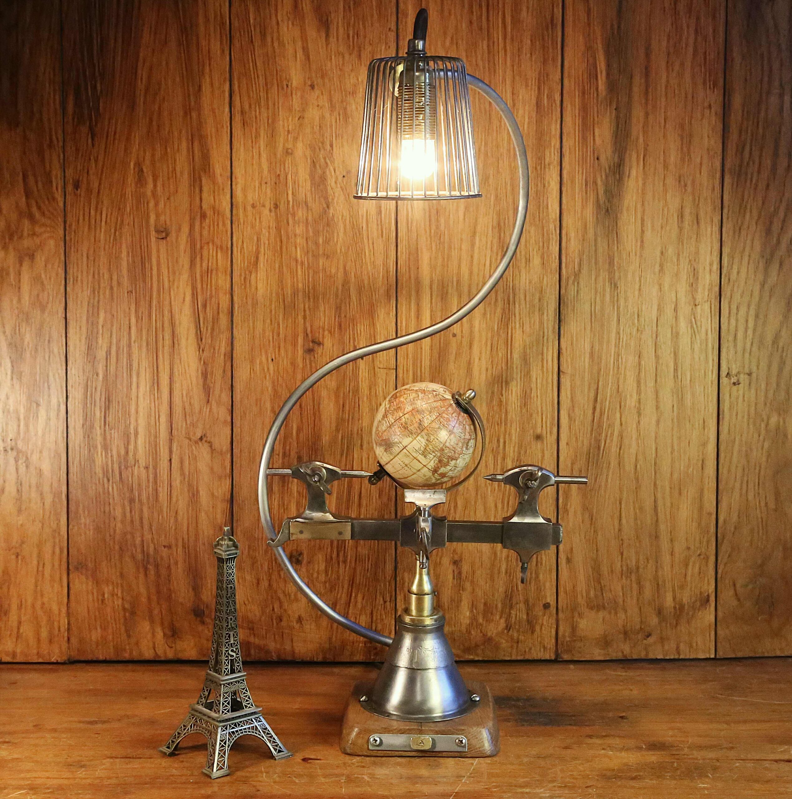 Création artisanale unique lampe tour d'horloger