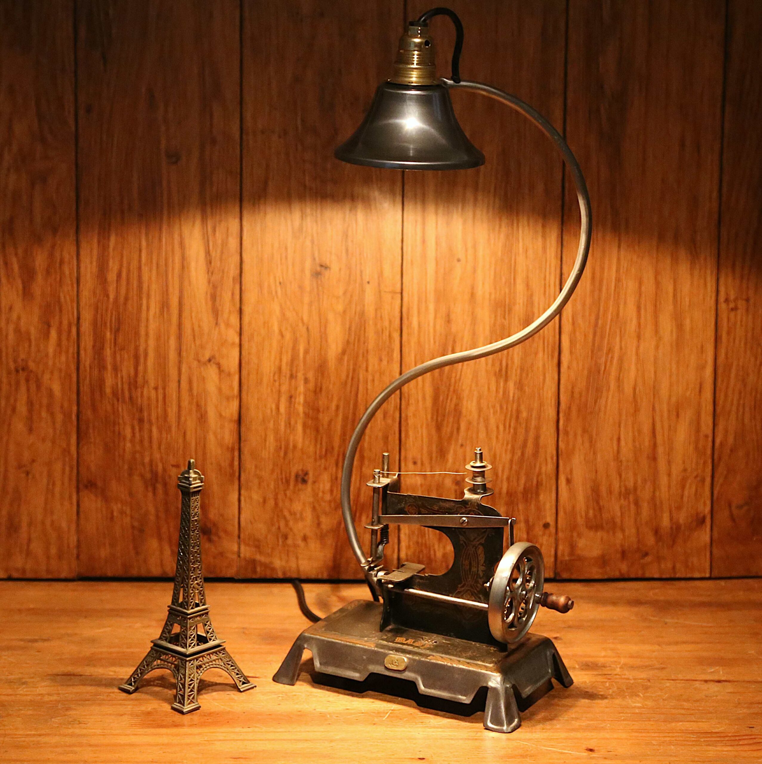 Création lampe jouet machine à coudre vintage
