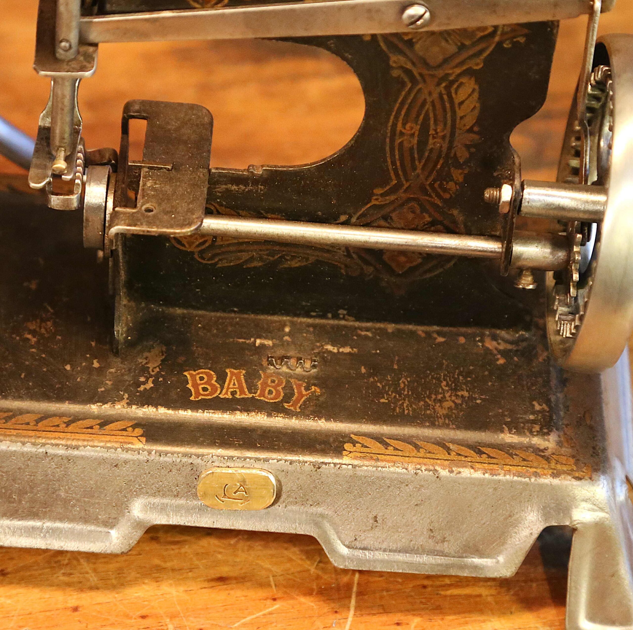 Création lampe jouet machine à coudre vintage – Image 6