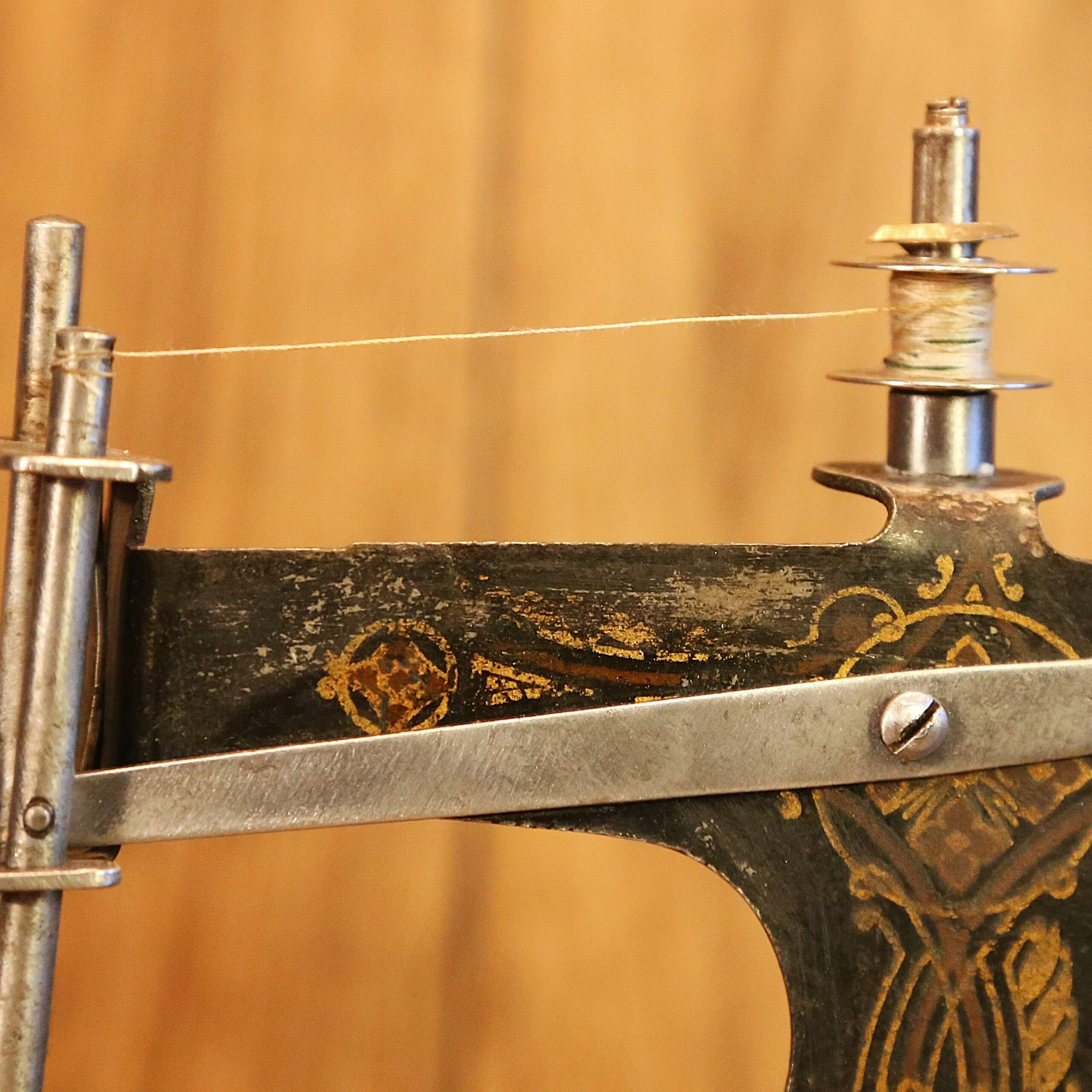 Création lampe jouet machine à coudre vintage – Image 7