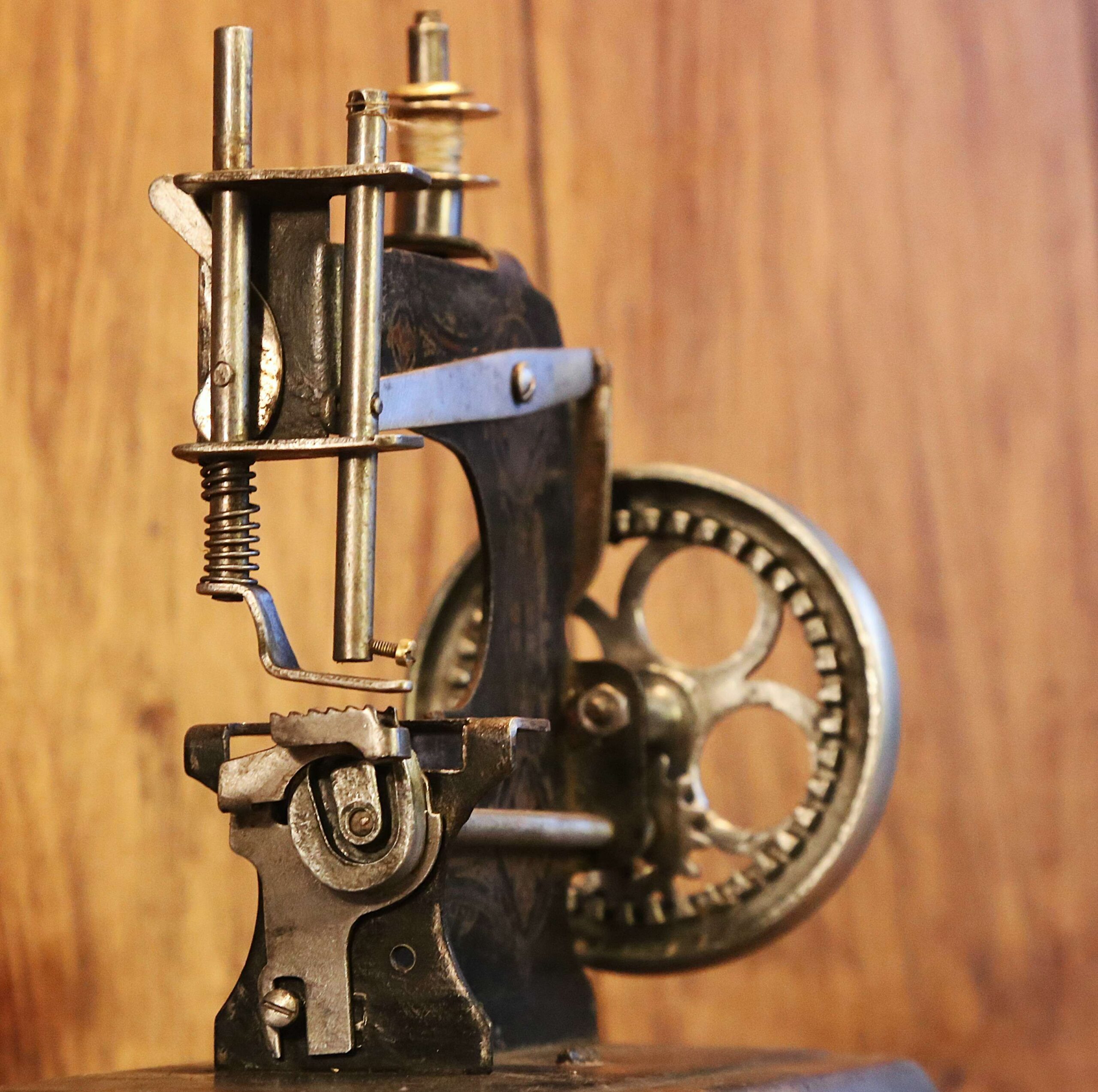 Création lampe jouet machine à coudre vintage – Image 8