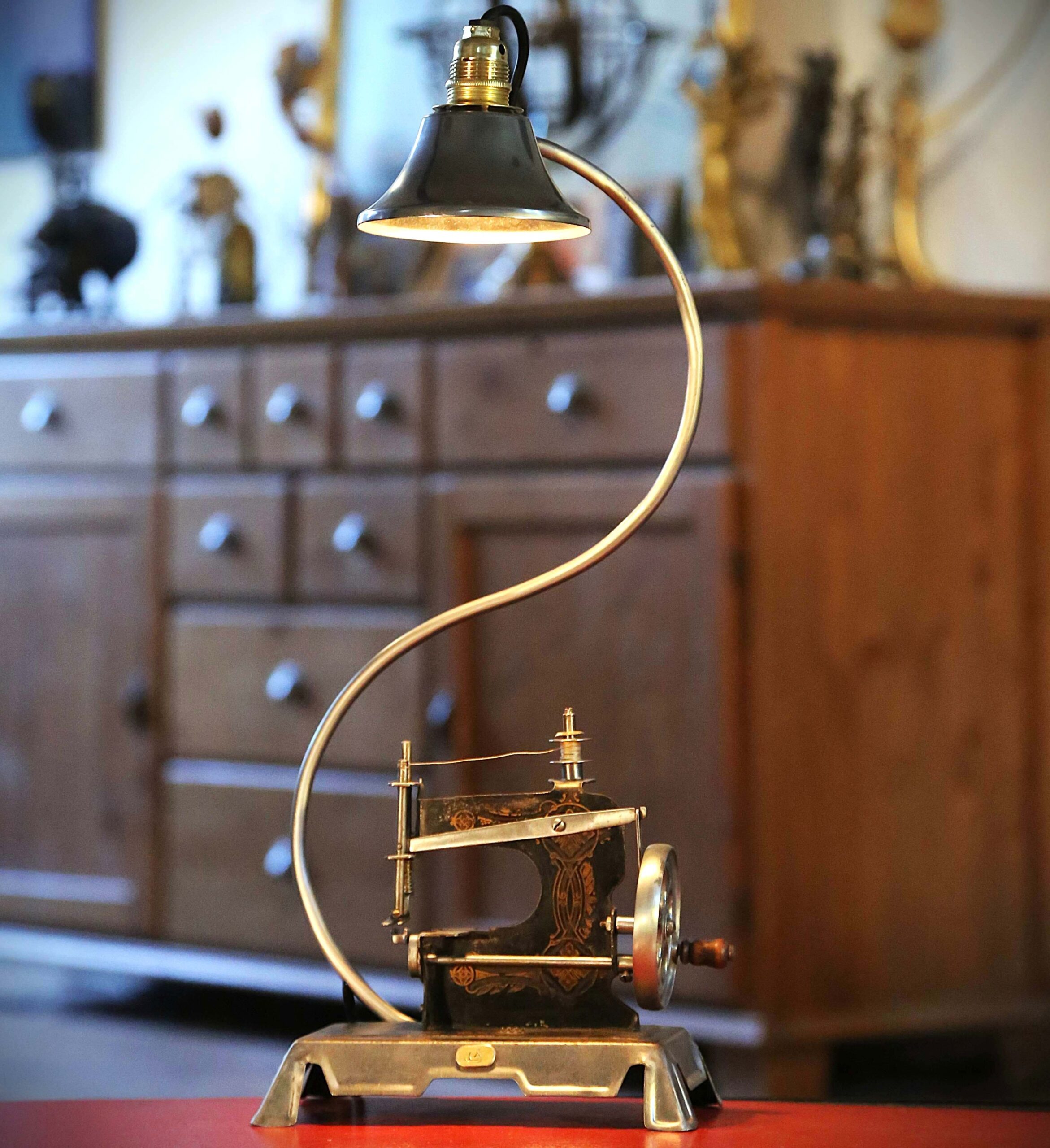 Création lampe jouet machine à coudre vintage – Image 4