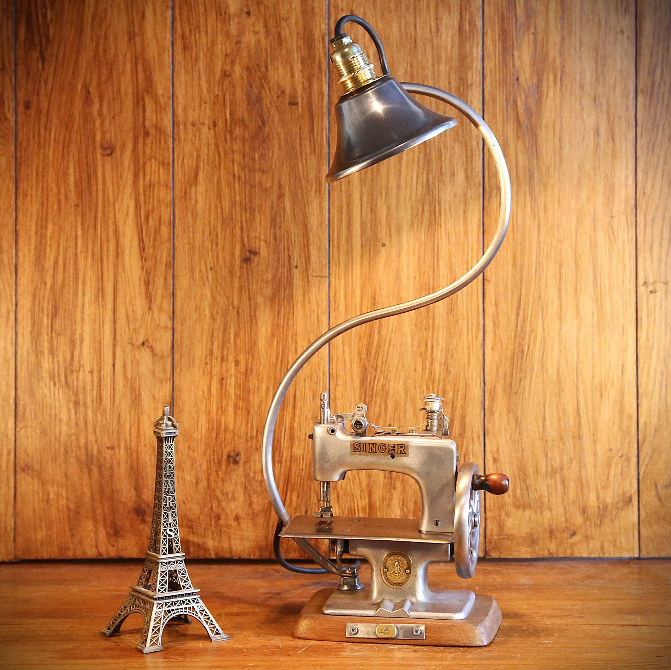 Création lampe machine à coudre Singer antiquité