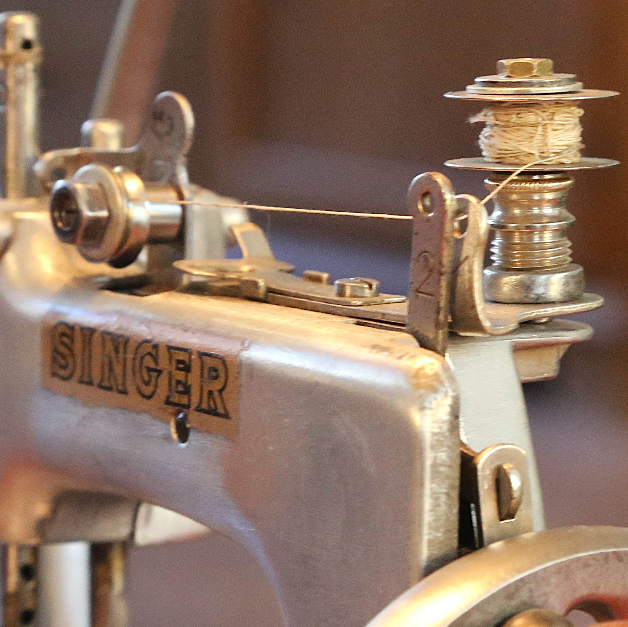 Création lampe machine à coudre Singer antiquité – Image 6