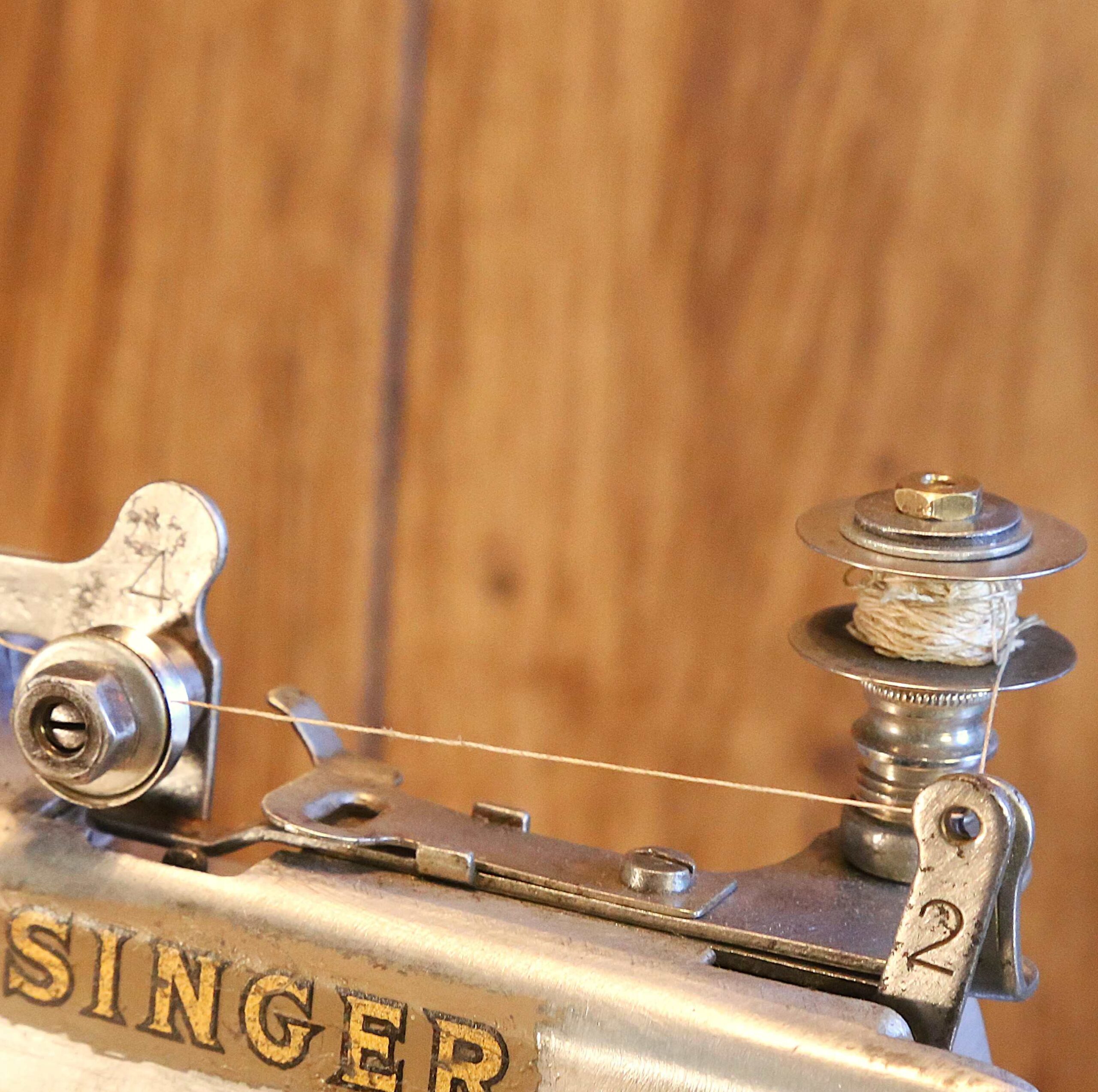 Création lampe machine à coudre Singer antiquité – Image 8