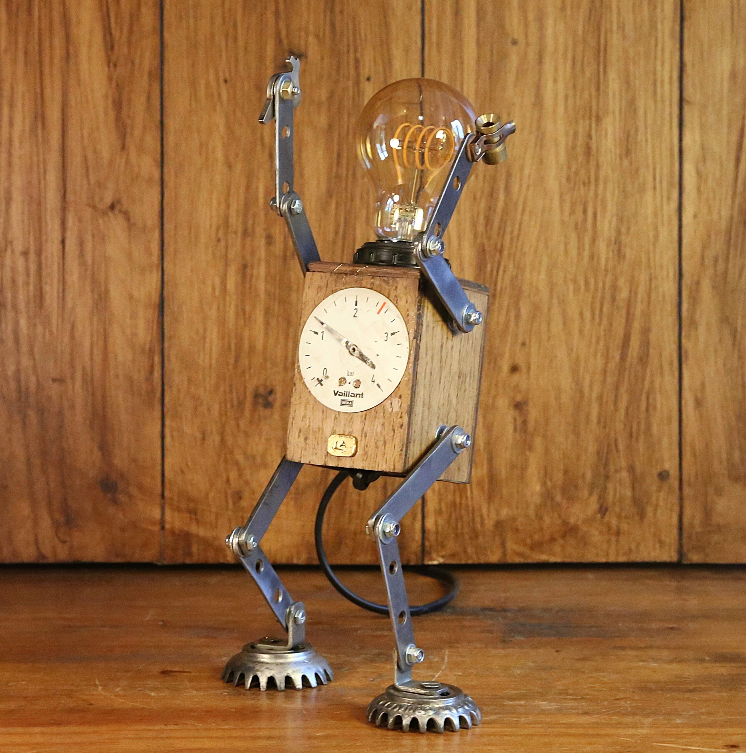 Création lampe robot articulé en métal et bois – Image 8