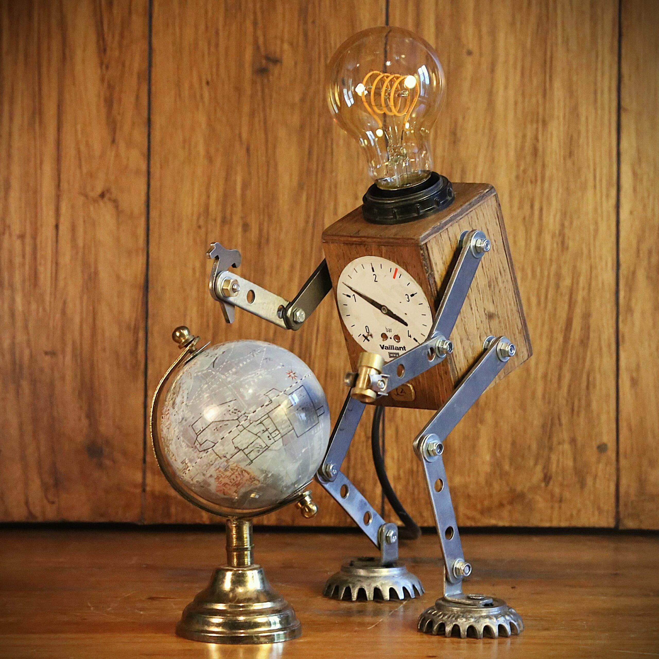 Création lampe robot articulé en métal et bois