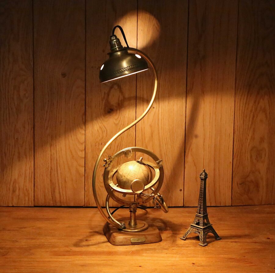 Création lampe unique Steampunk astronomie esprit Jules Verne