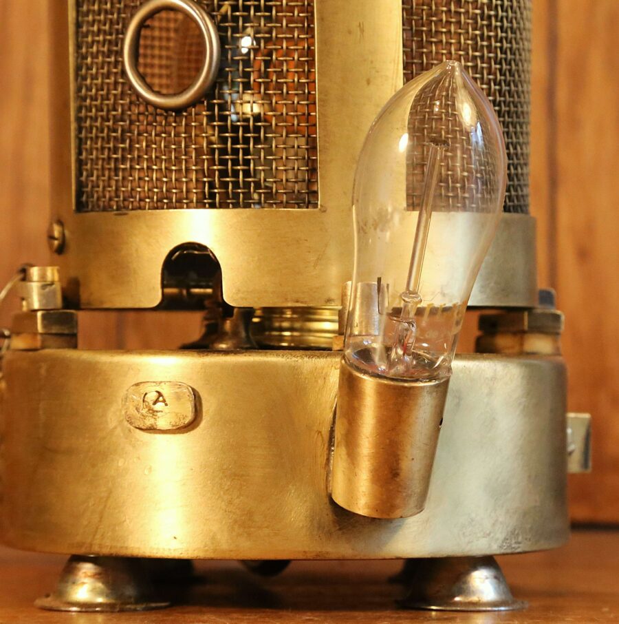 Création originale luminaire Steampunk esprit cabinet de curiosités – Image 9