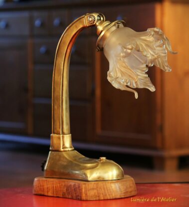 Lampe Art Nouveau laiton, chêne et pâte de verre