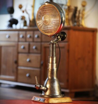 Lampe phare de voiture vintage et ancien cric