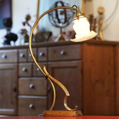 Lampe style Art Nouveau en laiton et pâte de verre