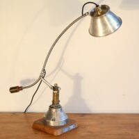 Grande lampe de bureau articulée en métal – Image 4
