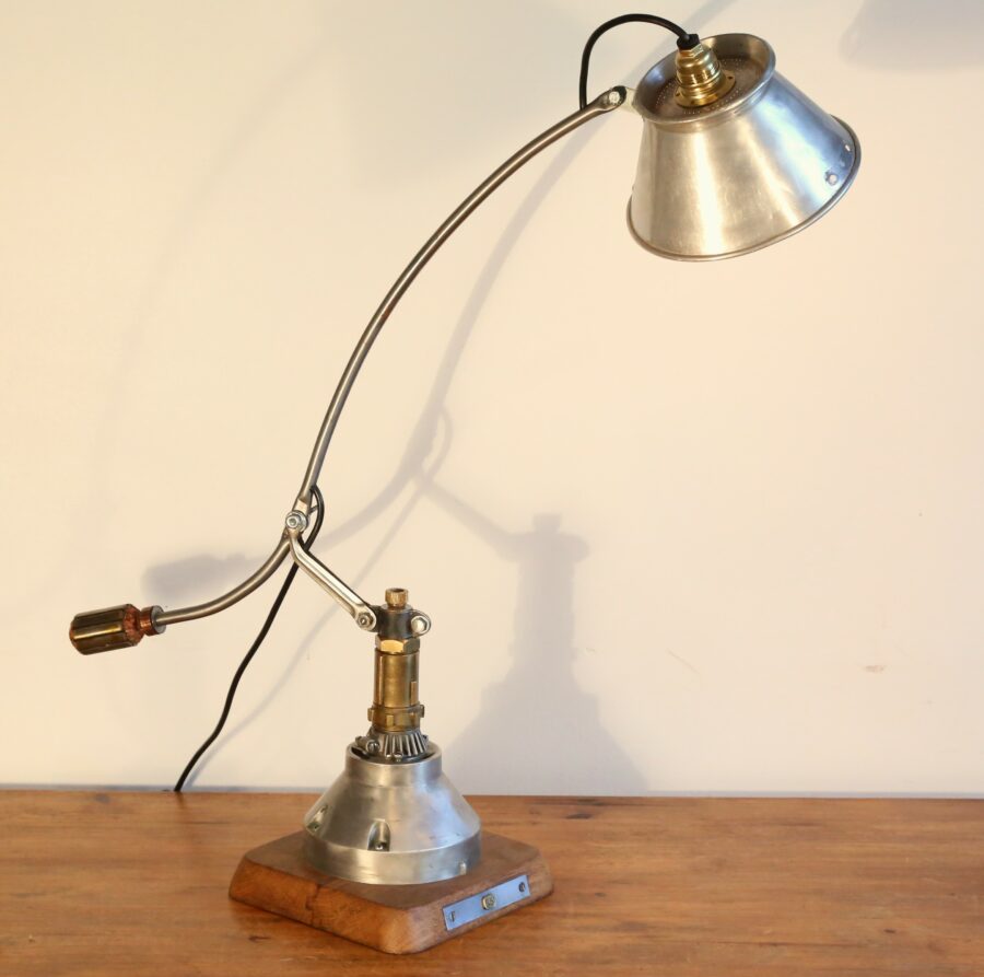 Grande lampe de bureau articulée en métal – Image 4
