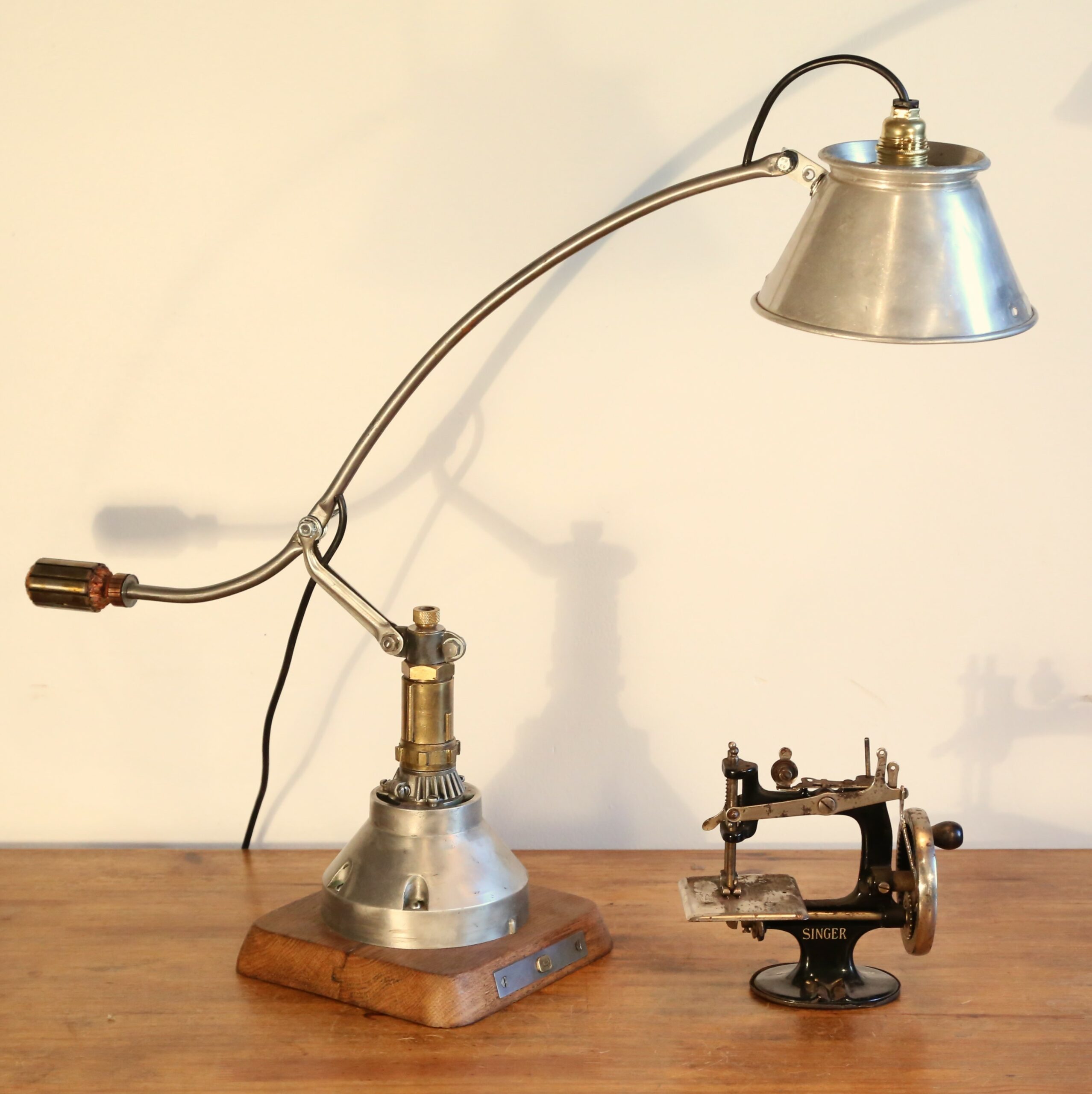 Lampe de bureau vintage articulée orange – DECO & CREA