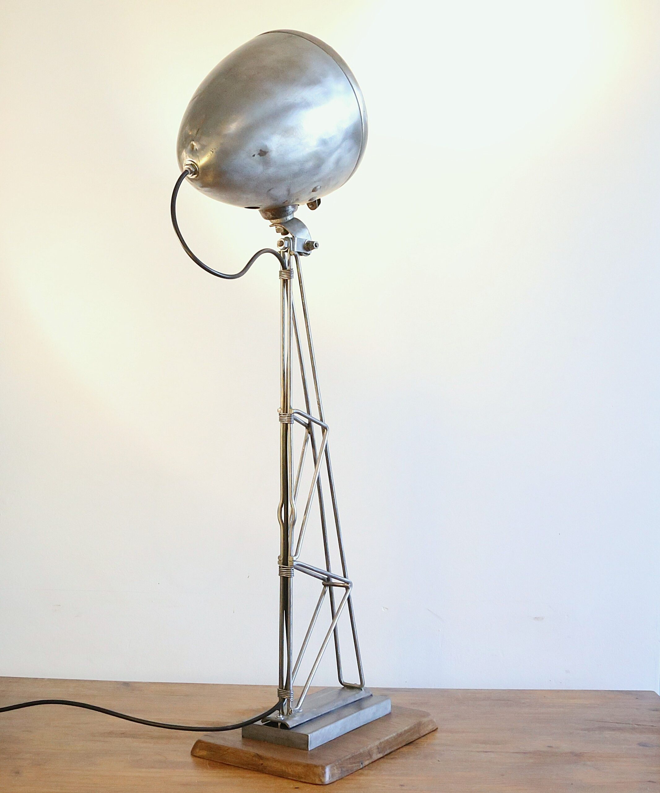 Grande lampe de bureau phare de véhicule rétro – Image 7