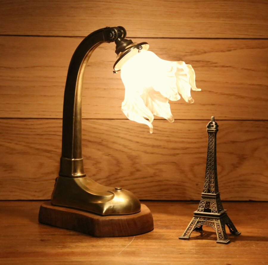 Lampe à poser Art Déco laiton création unique style Art Nouveau