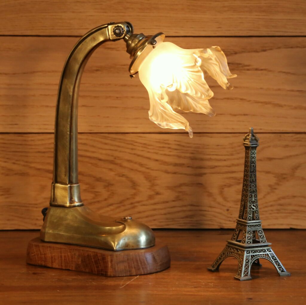 Lampe Art Déco En Métal Doré – Pied Nénuphar Tulipe – Vintage Cuivre – Occasion