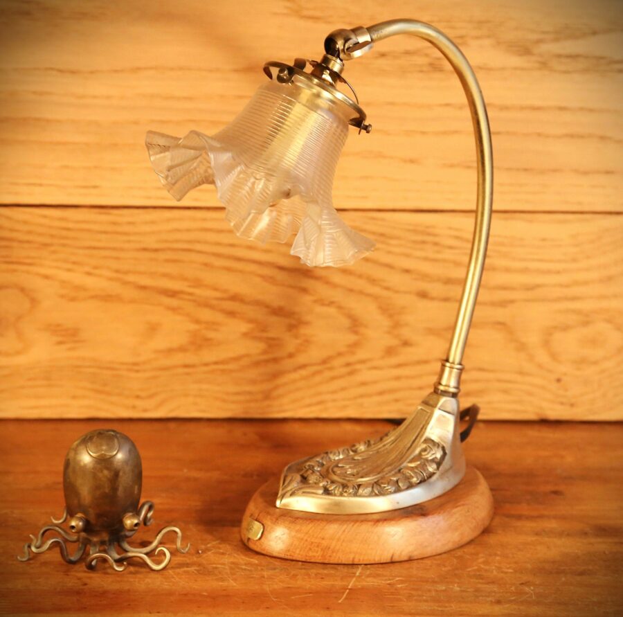 Lampe à poser Art Nouveau bronze