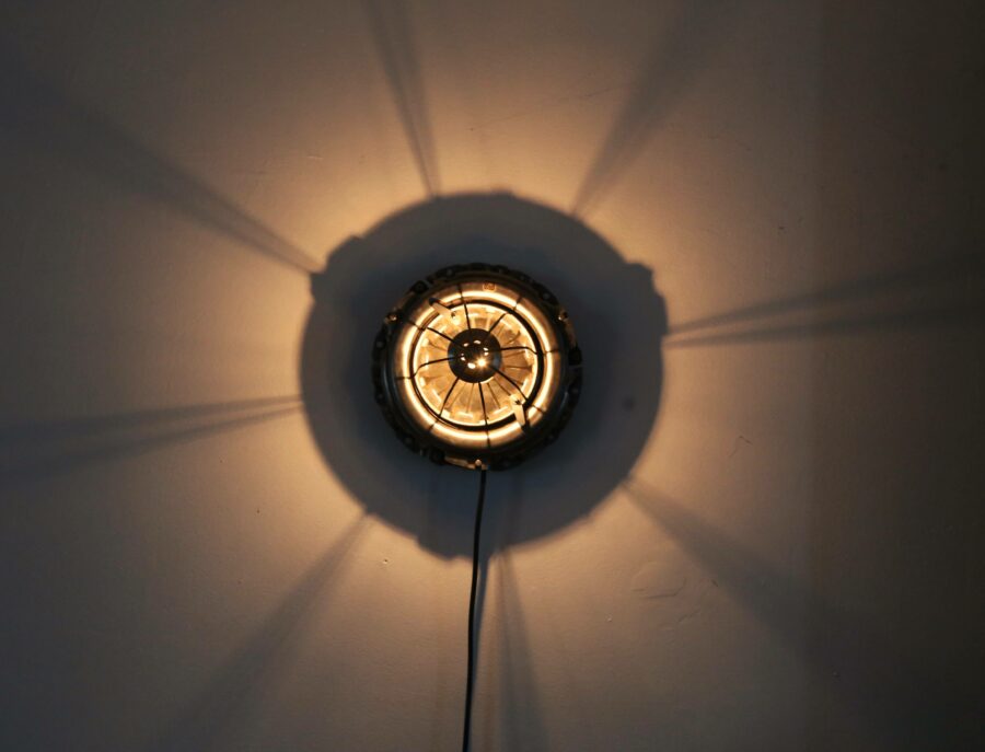 Lampe applique unique récup métal – Image 7