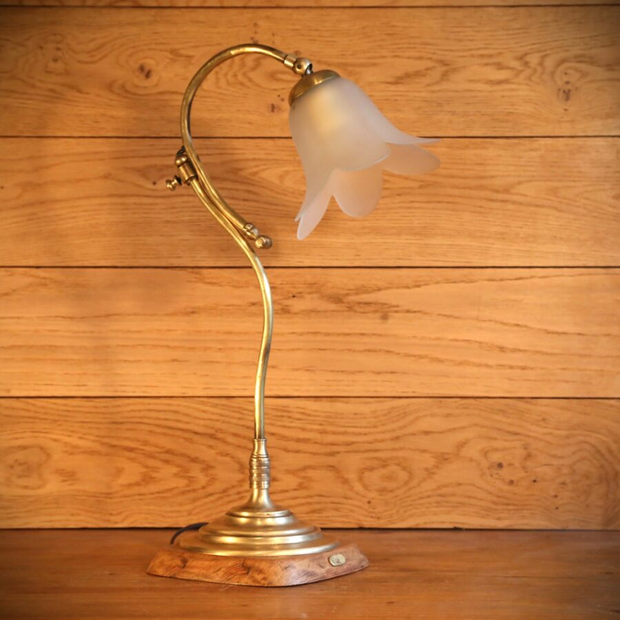 Lampe Art Déco laiton fleur verre bois et métal