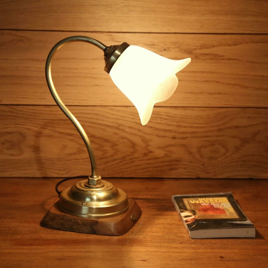 Lampe Art Déco laiton tulipe fleur et bois