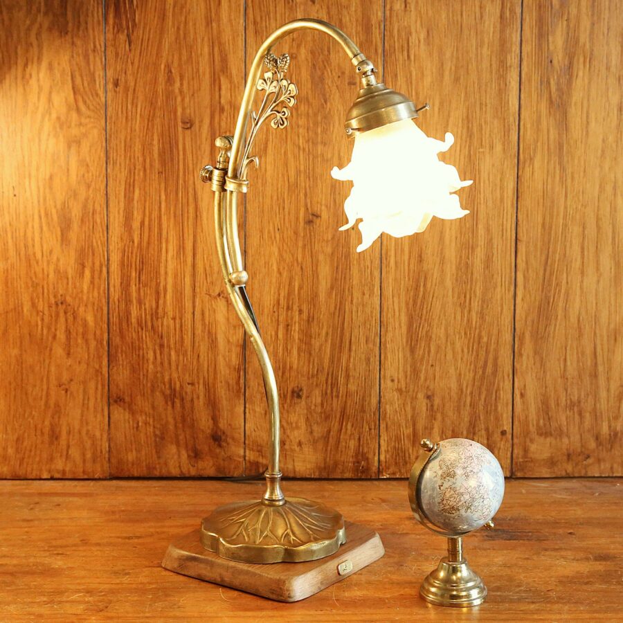 Lampe Art Déco laiton tulipe fleur