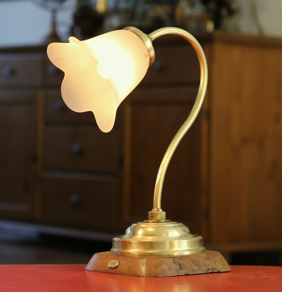 Lampe Art Déco laiton tulipe fleur et bois