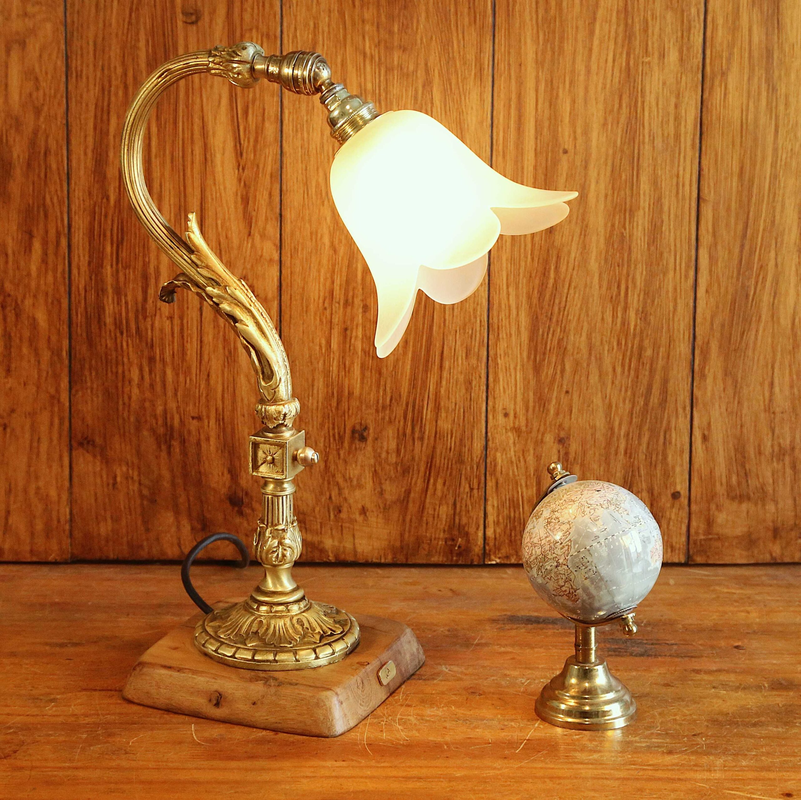 Lampe Art Déco laiton tulipe fleur