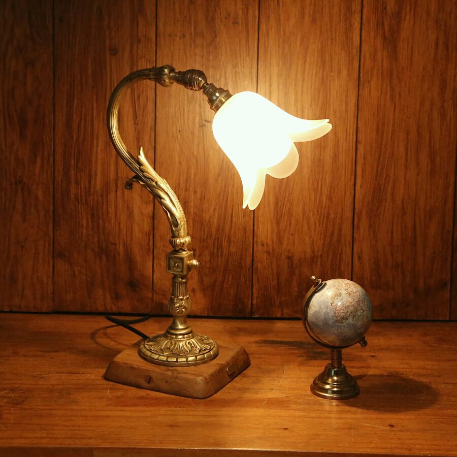 Lampe Art Déco laiton tulipe fleur