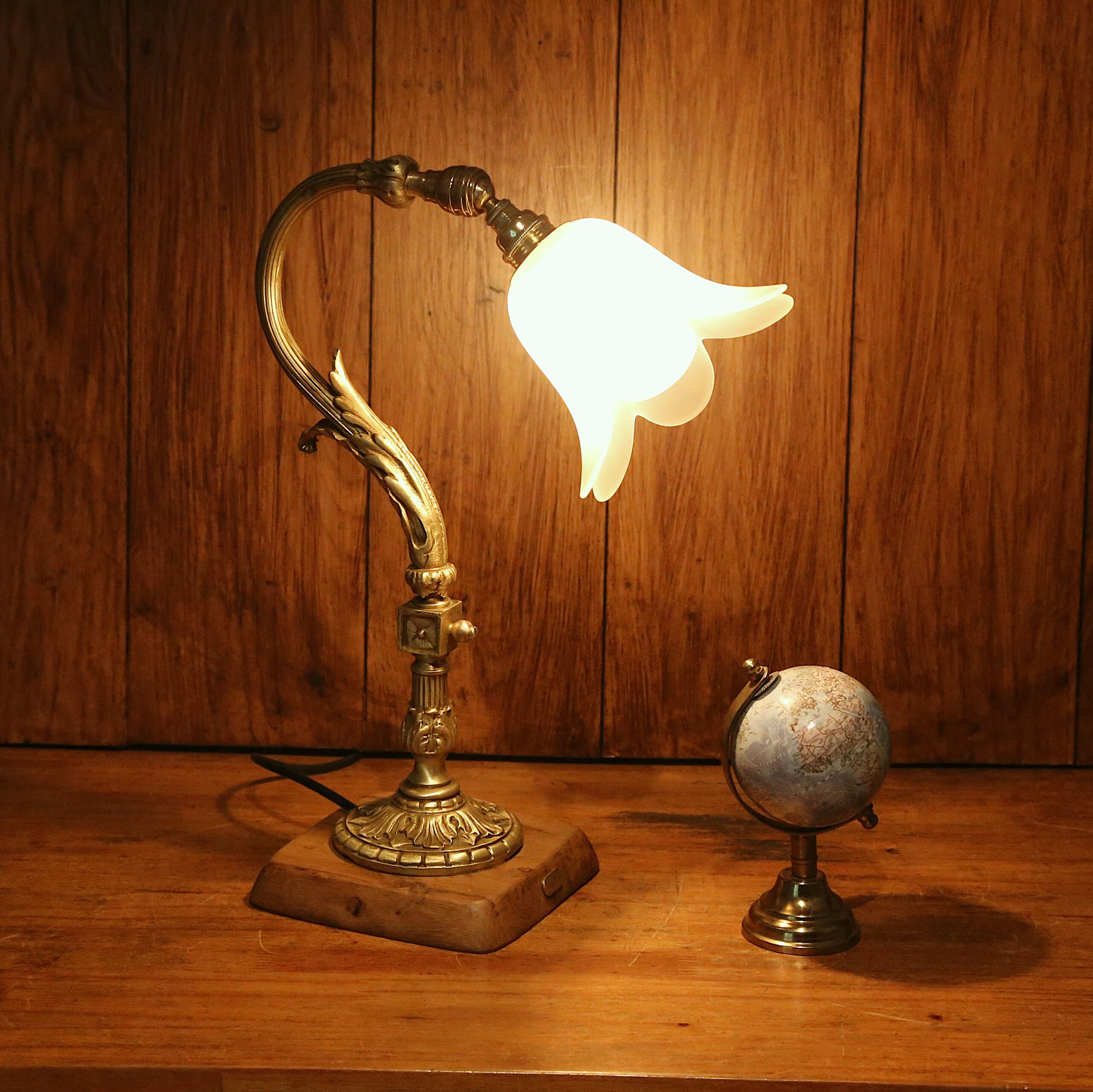 Lampe Art Déco laiton tulipe fleur