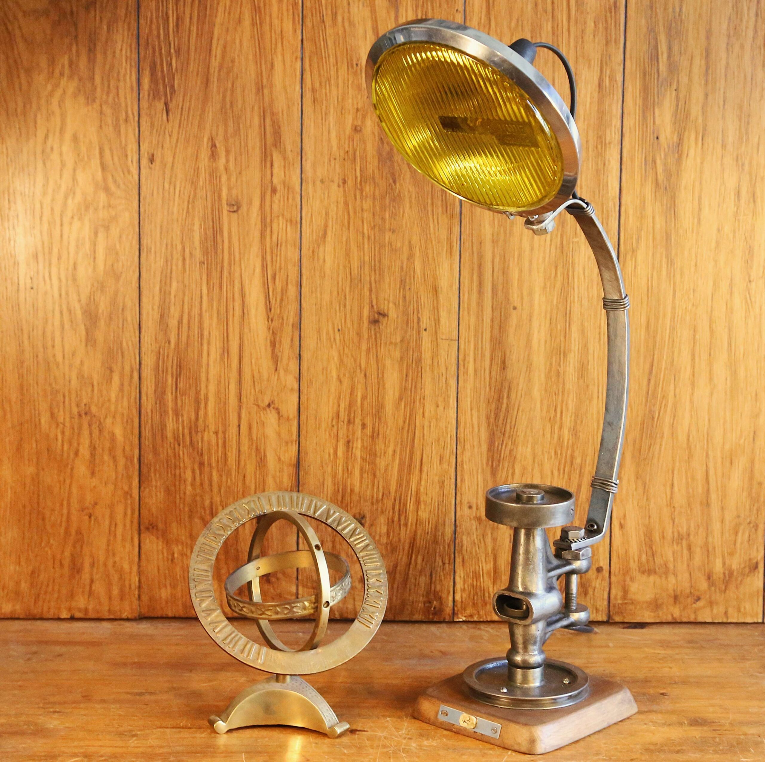 Lampe artisanale articulée phare de voiture vintage