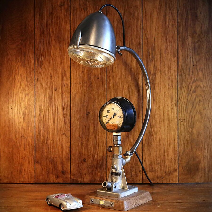 Lampe artisanale articulée phare vintage