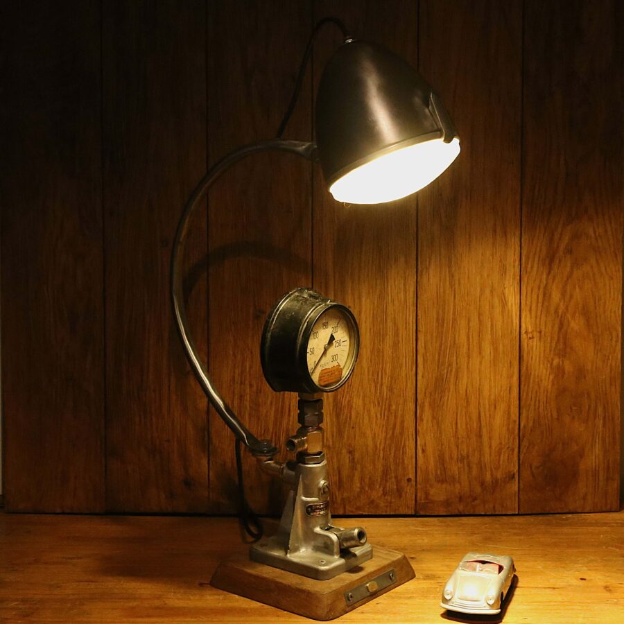 Lampe artisanale articulée phare vintage