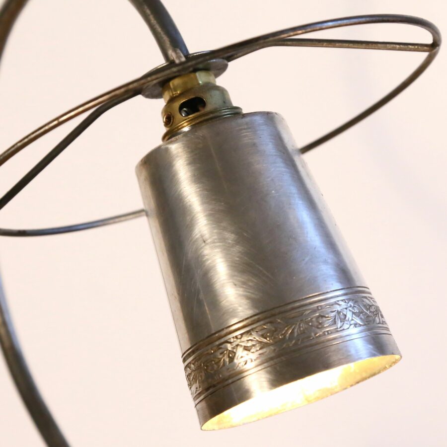 Lampe artisanale en métal recyclé – Image 3