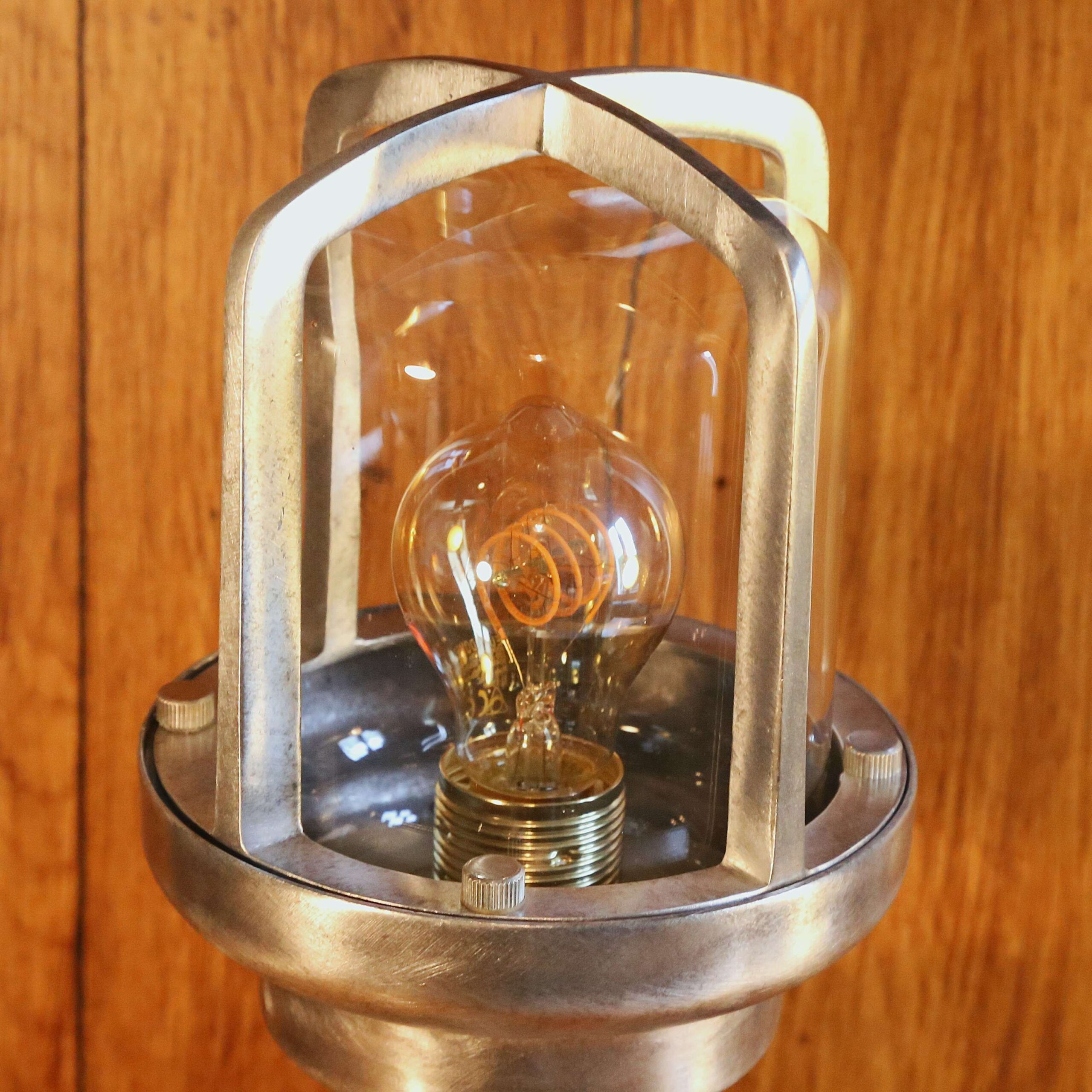 Lampe artisanale métal style industriel – Image 4