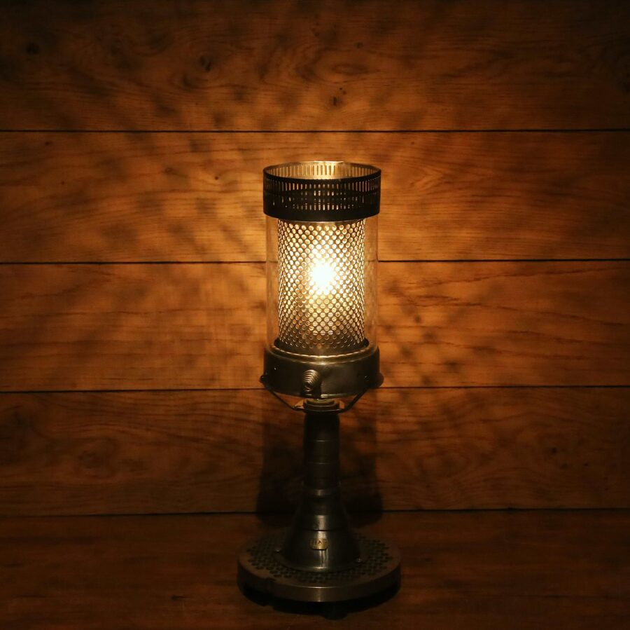 Lampe artisanale récup chauffage métal et verre