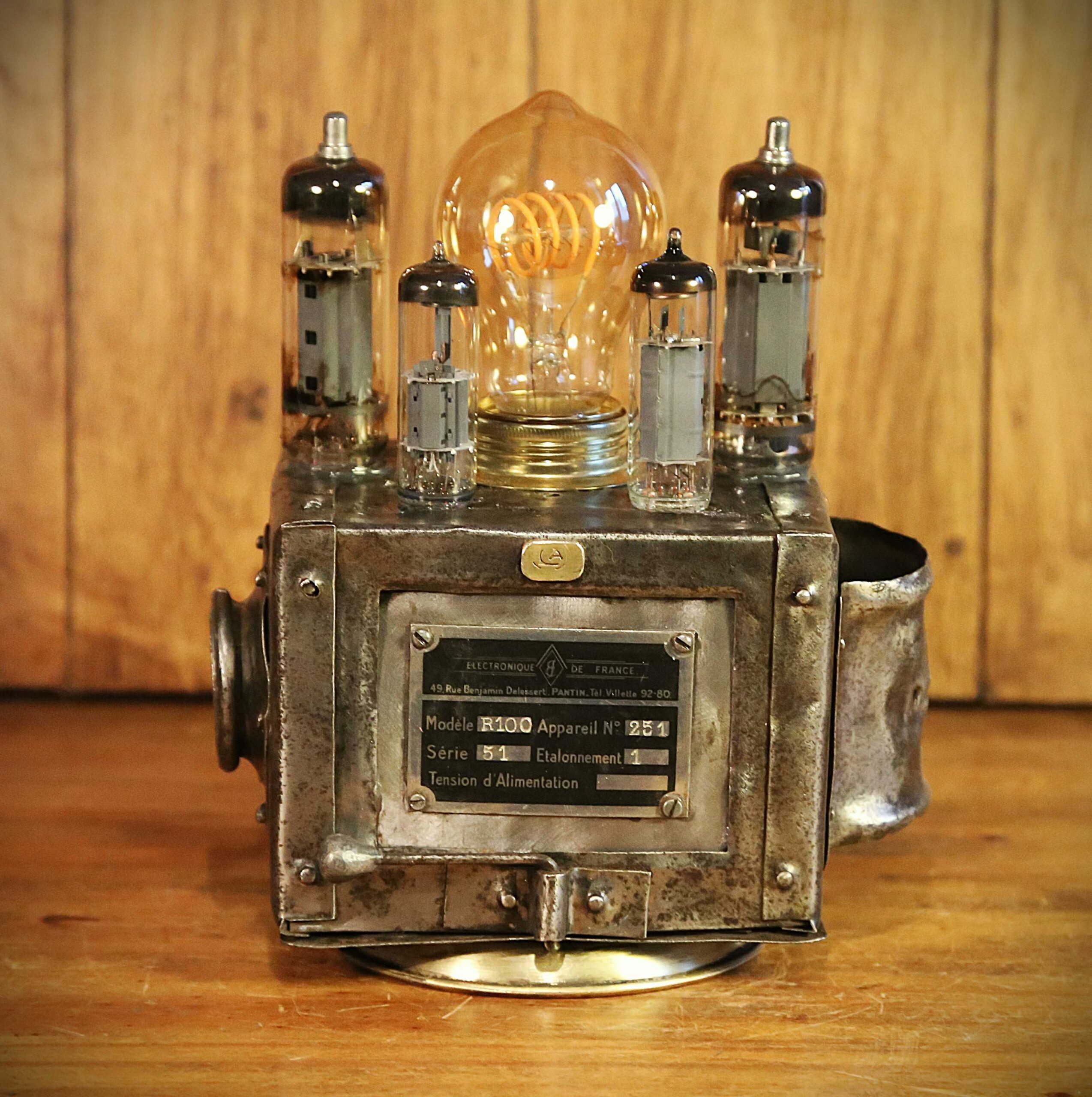 Lampe création artisanale Steampunk métal et verre