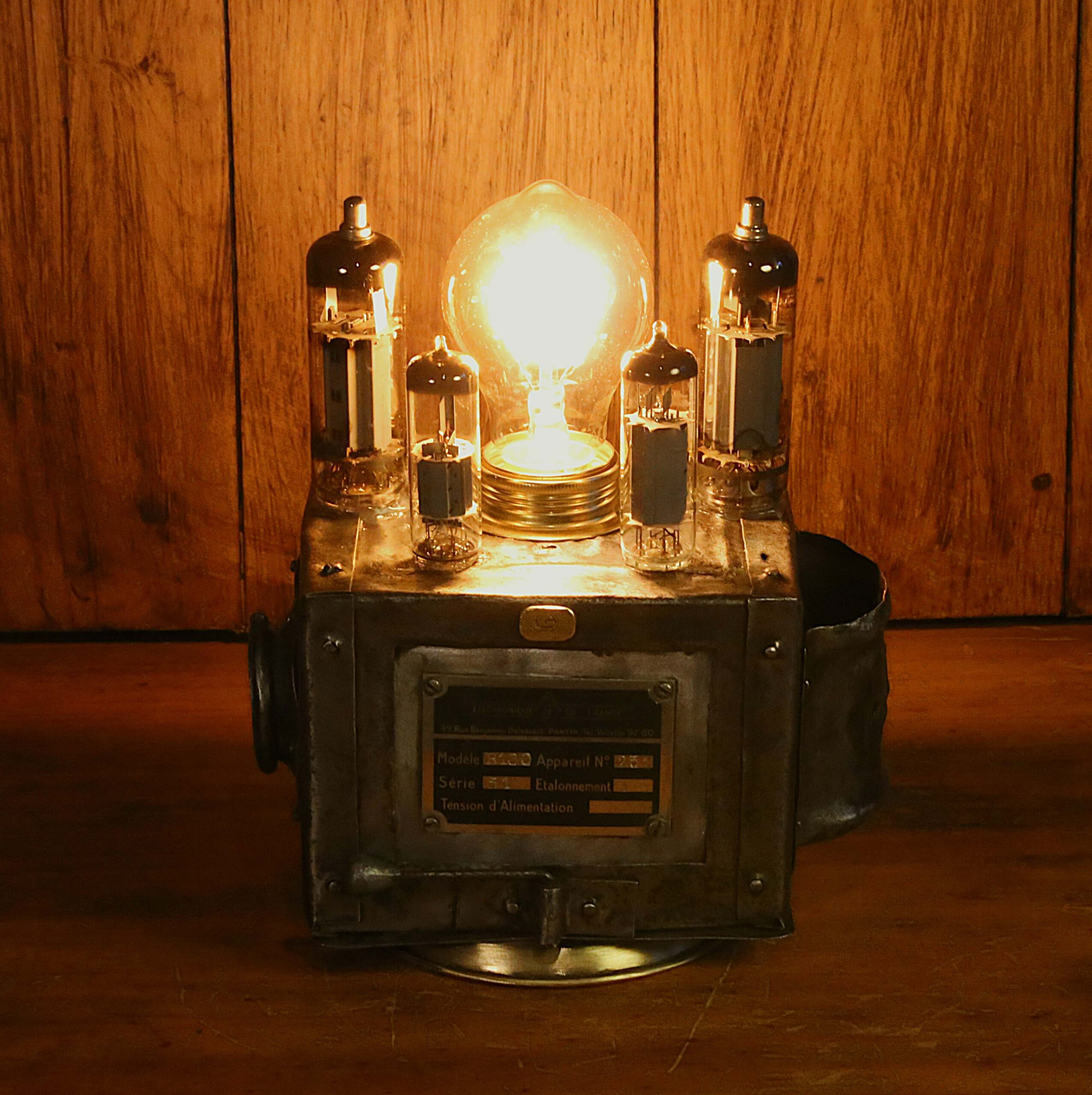 Lampe création artisanale Steampunk métal et verre