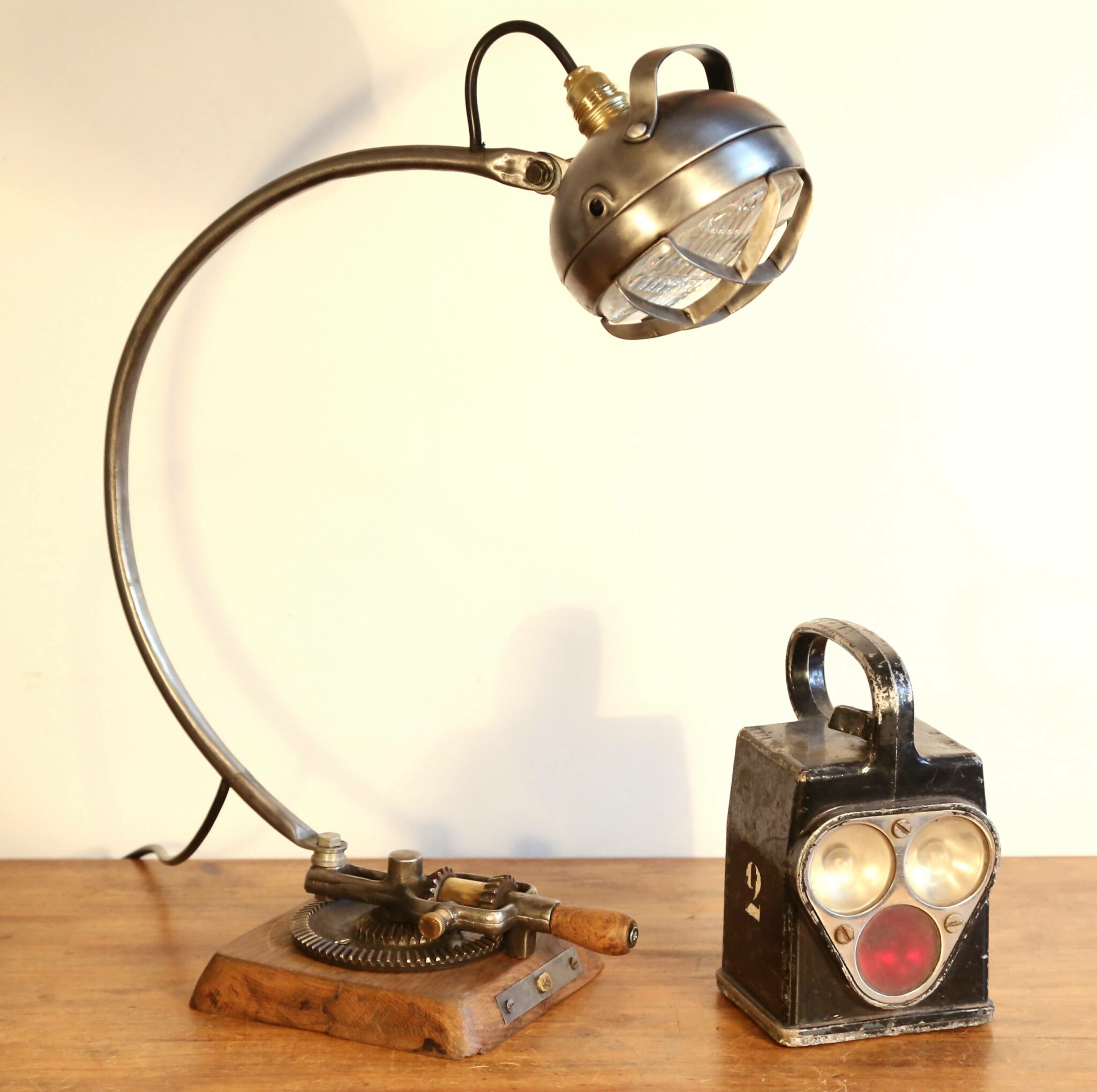 Lampe De Bureau Articulée Industrielle Vintage – Métal Et Coquillage