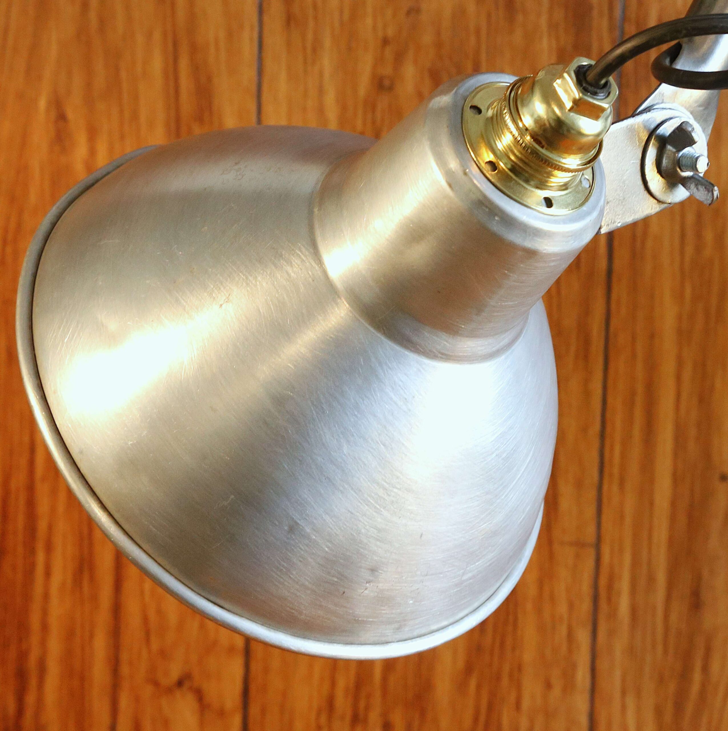 Lampe de bureau articulée style industriel – Image 9