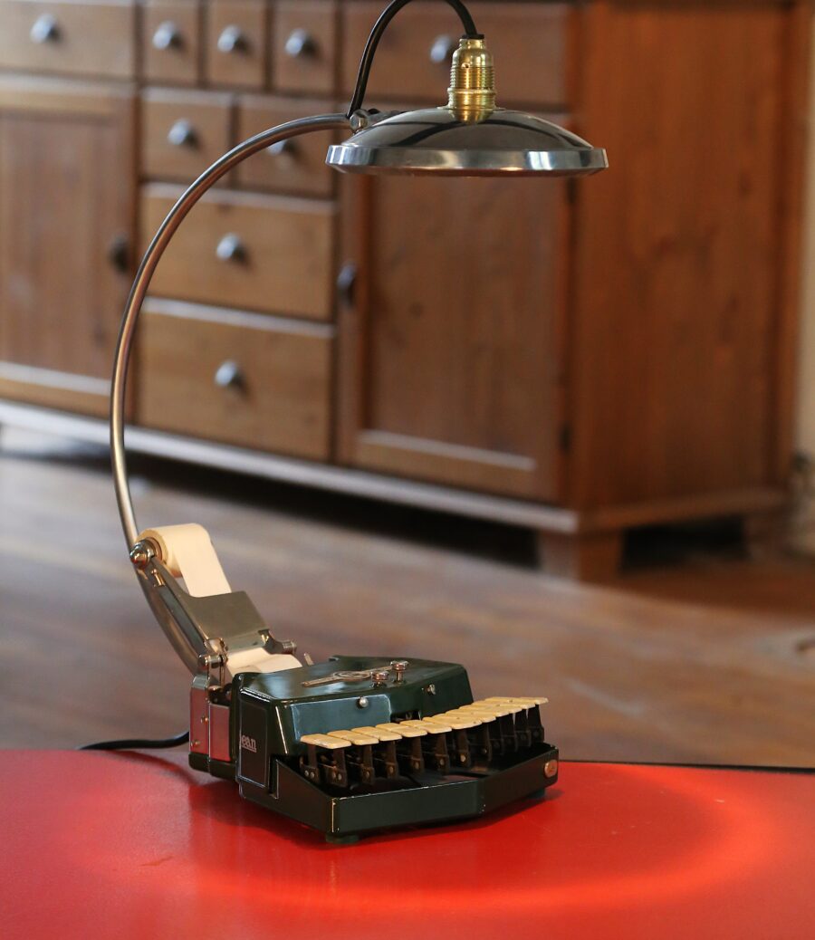 Lampe de bureau machine à écrire vintage – Image 4