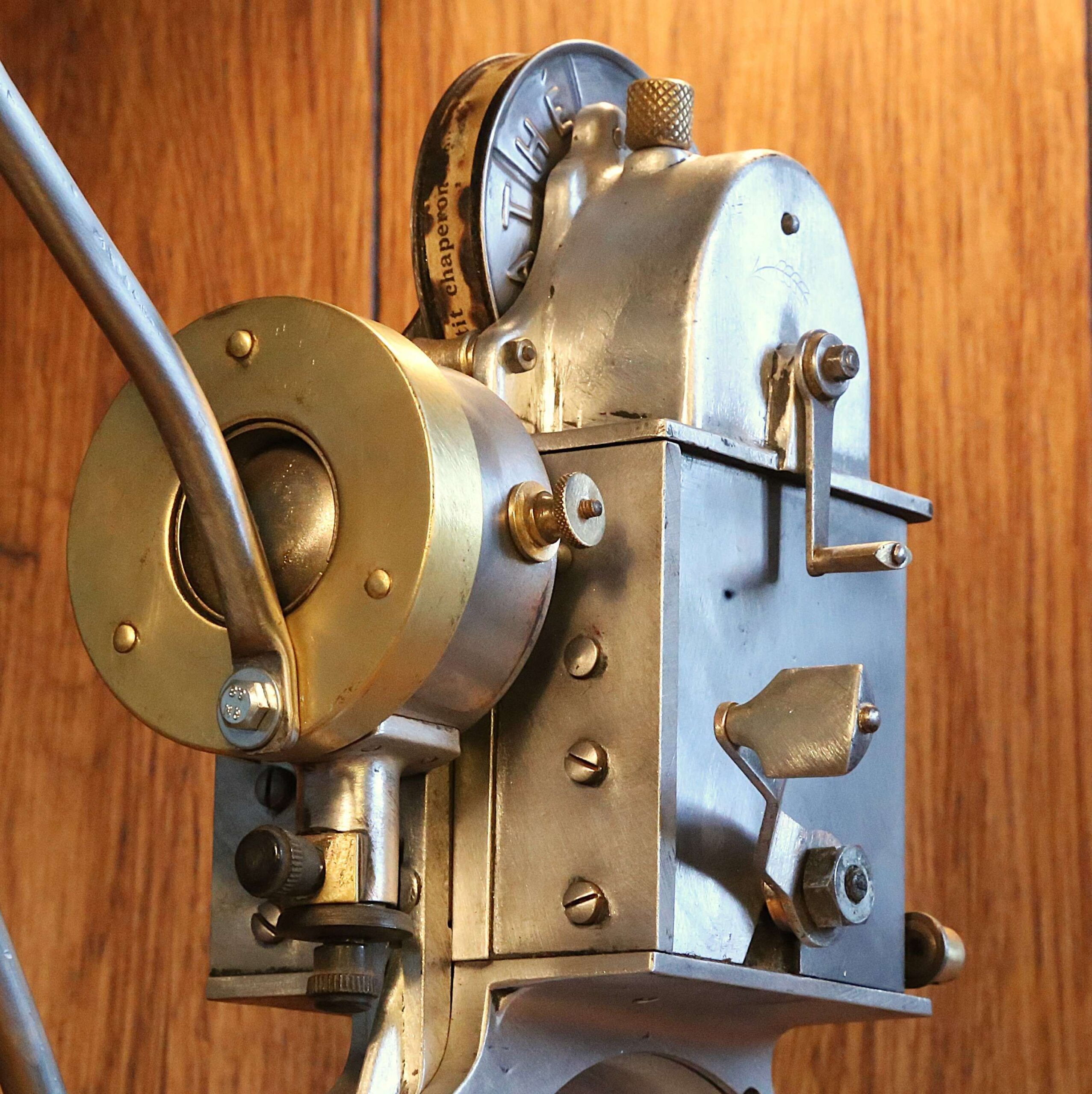 Lampe de créateur projecteur de film Pathé vintage – Image 10