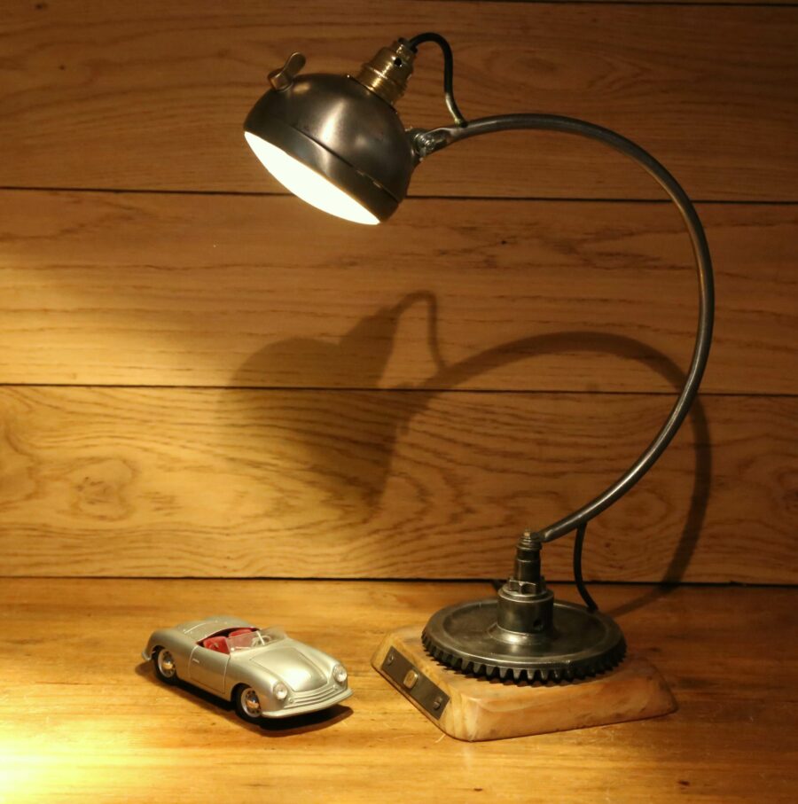 Lampe de créateur phare mobylette vintage et roue crantée industrielle